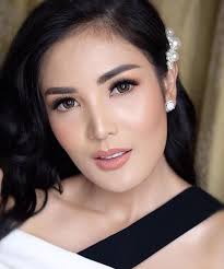 Anindia yandirest ayunda (born january 10, 1989), better known by her stage name nindy is an indonesian recording artist, actress, and businesswoman. Ada Lift Di Rumah Nindy Ayunda Netizen Jiwa Miskinku Bergetar Okezone Celebrity