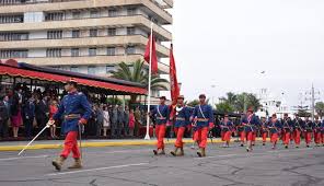 Aquí tenemos dos vídeos chilenos con su versión de la batalla de arica (1880), donde murieron francisco bolognesi y otros bravos defensores de nuestra patria. Impecable Desfile Civico Militar En Honor Al 7 De Junio