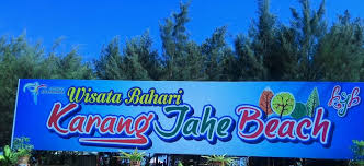 Anda ingin berlibur ke pantai karang jahe? Pantai Karang Jahe Rembang Wisata Bahari Dengan 1000 Pohon Cemara