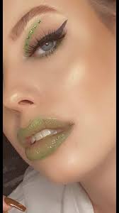 Janine Von Benz Baracken Schminken