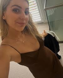 Jaclyn Mackenzie's Instagram, Twitter & Facebook