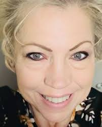 Lynne Cantrell's Instagram, Twitter & Facebook