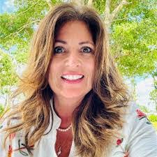 Renee Hantz's Instagram, Twitter & Facebook