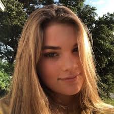 la!na (@lainadeleon)