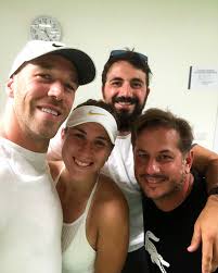 Ivan bencic ha iniziato seguire. Belinda Bencic On Twitter Round 3 Wimbledon With My Team Hromec3 Vladoplatenik Ftmarcoferreira Dana Bencic Ivan Bencic
