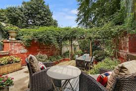 Of outdoor furnishings and shows. 2 1m Park Slope Townhouse Has A Backyard Paradise And Expansion Options 6sqft
