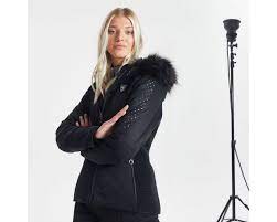 Avec sa douce couleur macaron, sa ceinture à nouer et ses grandes poches, il est taillé dans une matière viscose/coton, extrêmement souple, et au tombé impeccable. Veste De Ski A Capuche Femme Impermeable Et Isolante Bejewel Avec Capuche Bordee De Fause Fourrure Collection Luxe Noir Dare2b Fr