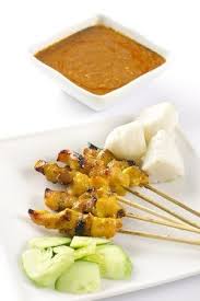 Recette Brochettes De Poulet Malaisiennes Et Sauce Satay L Ile Aux Epices Brochette Poulet Recette Asiatique Recette Brochette Poulet