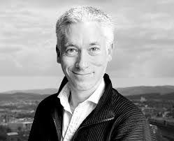 Simon Kent's Instagram, Twitter & Facebook