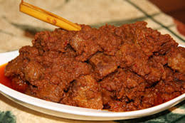Isi buah keluak bewarna coklat kehitaman, bau seakan2 bau tempe dan rasanya. Kumpulan Resep Asli Indonesia Rawon