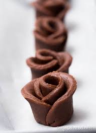 Schokoladen Rosen Ma Rbeteigpla Tzchen Mit Kakao Kekse Backen Platzchen Backen Weihnachten Rezepte Backen Weihnachten