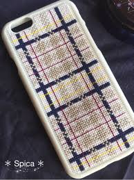100均diy クロスステッチで スマホケース を作ろう キナリノ クロスステッチ 図案 ハンドメイド がま口 作り方 手作り 小物