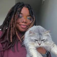 Makana Roh's Instagram, Twitter & Facebook