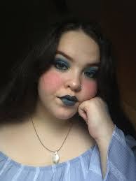 Amber Knowlton's Instagram, Twitter & Facebook