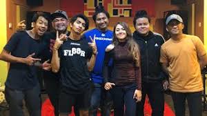 Cerita ini malam ketika aku keluar berjalan di kota raya melihat sini sana dengan e kali 5 hingga ku sedar. Roadblock Hatiku Mp3 Download 320kbps