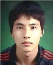 A top Korean actor who succeeded in changing his life thanks to the photo  his sister took for him in a hurry