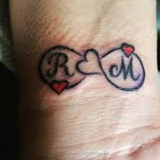 Ideas Originales Para Tatuajes De Infinito Con Iniciales Disenos De Tatuaje Para Parejas Tatuaje De Infinito Con Nombres Tatuaje Infinito