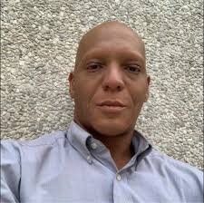 No kids. Never married. Wants a healed man that loves God. Money doesn't  matter. No Dallas Cowboys fan!