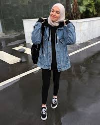 A jean jacket is that piece. Hijab Styling Ideas With Denim Jacket Hijab Style Com