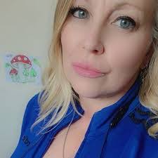 Danielle Plunkett's Instagram, Twitter & Facebook