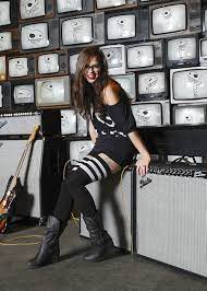 Takeshi kovacs man who never loves. Stefanie Heinzmann My Man Is A Mean Man Songtext Lyrics Ubersetzung