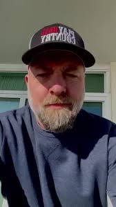 Taking some time out to get away to relax and write some songs! ☀️