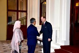 Ciri yang unik di seluruh dunia dalam sistem pemerintahan beraja malaysia, jawatan ini digilirkan setiap lima tahun antara sembilan pemerintah negeri melayu. The Royal Family On Twitter His Majesty The Yang Di Pertuan Agong And Her Majesty Raja Permaisuri Agong Of Malaysia Are In The Uk For A Week Long Visit Tomorrow The Countess Of Wessex