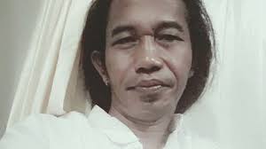 Pak jokowi main drum, pak sby dan pak sandi main gitar, sedangkan pak ahok di bagian vokal. Bikin Heboh Viral Penjual Buah Disebut Mirip Presiden Joko Widodo Nih Potretnya