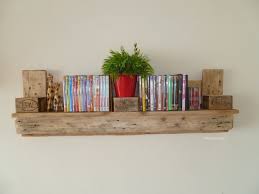 Dvd Regal Mit Geheimfach Aus Euro Paletten Regal Aus Paletten Dvd Regal Mobel Aus Paletten