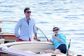 Peki jack brooksban ve prenses eugenie nasıl tanıştı işte detaylar. Princess Eugenie Holidays On The Amalfi Coast With Jack Brooksbank Princess Eugenie Princess Eugenie Jack Brooksbank Princess Caroline Of Monaco