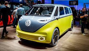 Thankfully, the shape of the id buzz remains extremely faithful to the concept, with a bluff front end that looks just like the one on the original microbus. Vw Bestatigt Elektro Kleinbuss Id Buzz Kommt 2022 Ecomento De