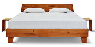 Bett Aurelia Formschones Holzbett In Schweizer Qualitat Roviva Und die maximale kapazität beträgt 150 kg.
