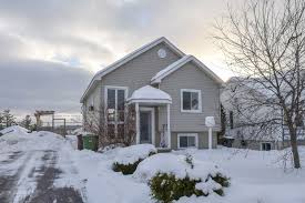 Vendu Wow On Retrouve Cette Propriete De 3 Chambres Dans Un Chaleureux Quartier Familial A Rock Forest Rdc Lumineux A Aire Ouverte Avec Fenestration Outdoor