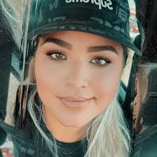 Daina Rivera's Instagram, Twitter & Facebook