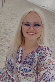 Lisa Kita's Instagram, Twitter & Facebook