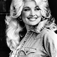 Dolly rebecca parton was born on january 19, 1946 in pittman center, tennessee to avie lee parton, a housewife & robert lee parton, a tobacco farmer.at 12, she was appearing on knoxville tv and at 13, she was already recording on a small label and appearing at the grand ole opry. Pictures Of Young Dolly Parton Young Dolly Parton Dolly Parton Dolly Parton Young