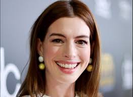 Anne hathaway sta lavorando a un film: Colpi Di Testa Il Taglio Da Urlo Di Anne Hathaway Luxgallery It