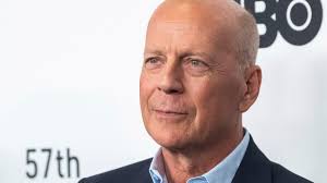 Bruce Willis' aphasia was suspected by coworkers for years.