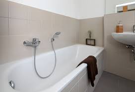 Wände wurden so vor nässe geschützt und die nasszelle war dadurch einfach zu reinigen. Badezimmer Fliesen Wie Hoch Sollten Die Fliesen Reichen