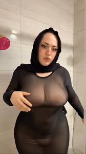 انغمس في عالم الدياثة الساحر بصحبة ديوث عربي يسمح جسدها لفحل آخر