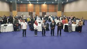 Kerajaan telah memulakan semakan semula pendapatan garis kemiskinan (pgk) bagi memberi gambaran sebenar isu kemiskinan di malaysia. Seminar Pendapatan Garis Kemiskinan Pgk 2019 Negeri Sabah Portal Rasmi Unit Perancang Ekonomi