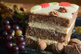 Die schokoladencréme ist der streichzarte schokoladengenuss, der nicht nur auf dem frühstückstisch für freude sorgt, sondern gern auch. Walnusstorte Mit Weisser Schokoladencreme Fur Den Ersten Adventsonntag Tatort Kuche