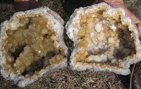 This is the most important gem you can find in iowa. Rockhound Rob S Keokuk Geodes Minerals And Other Oddities Home Facebook