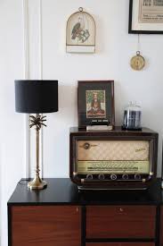 Bienvenue Dans L Appartement Glamour De Camille Omerin De Maison Pere Maison Pere Canape Habitat Appartement