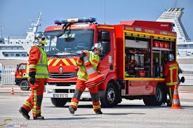 Outre leurs compétences en matière de lutte contre les incendies d'immeubles, ils sont susceptibles d'intervenir sur des sinistres à bord des navires. Les 80 Ans Du Bataillon Des Marins Pompiers De Marseille Hdp Histoires De Pompiers