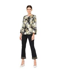 Cette veste courte est confectionnée en laine vierge italienne ornée d'un motif distinctif. Patron Burda 6248 Manteau Et Veste Femme Sans Col