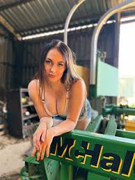 Boerin Anna (21) maakt juicy content: Kan er inmiddels van leven -  LINDA.nl