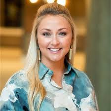 Rebecca Maxey's Instagram, Twitter & Facebook