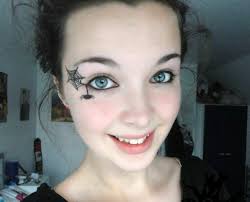 Tout le monde connait halloween, cette fête américaine importée avec plus ou moins de succès dans notre pays avec cette abondance de couleur. Maquillage Sorciere Facile