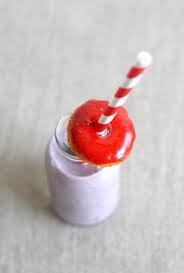 Mini Donuts Smoothie Aux Fruits Rouges Ophelie S Kitchen Book Amande Fruit Lait D Amande Fruits Rouges